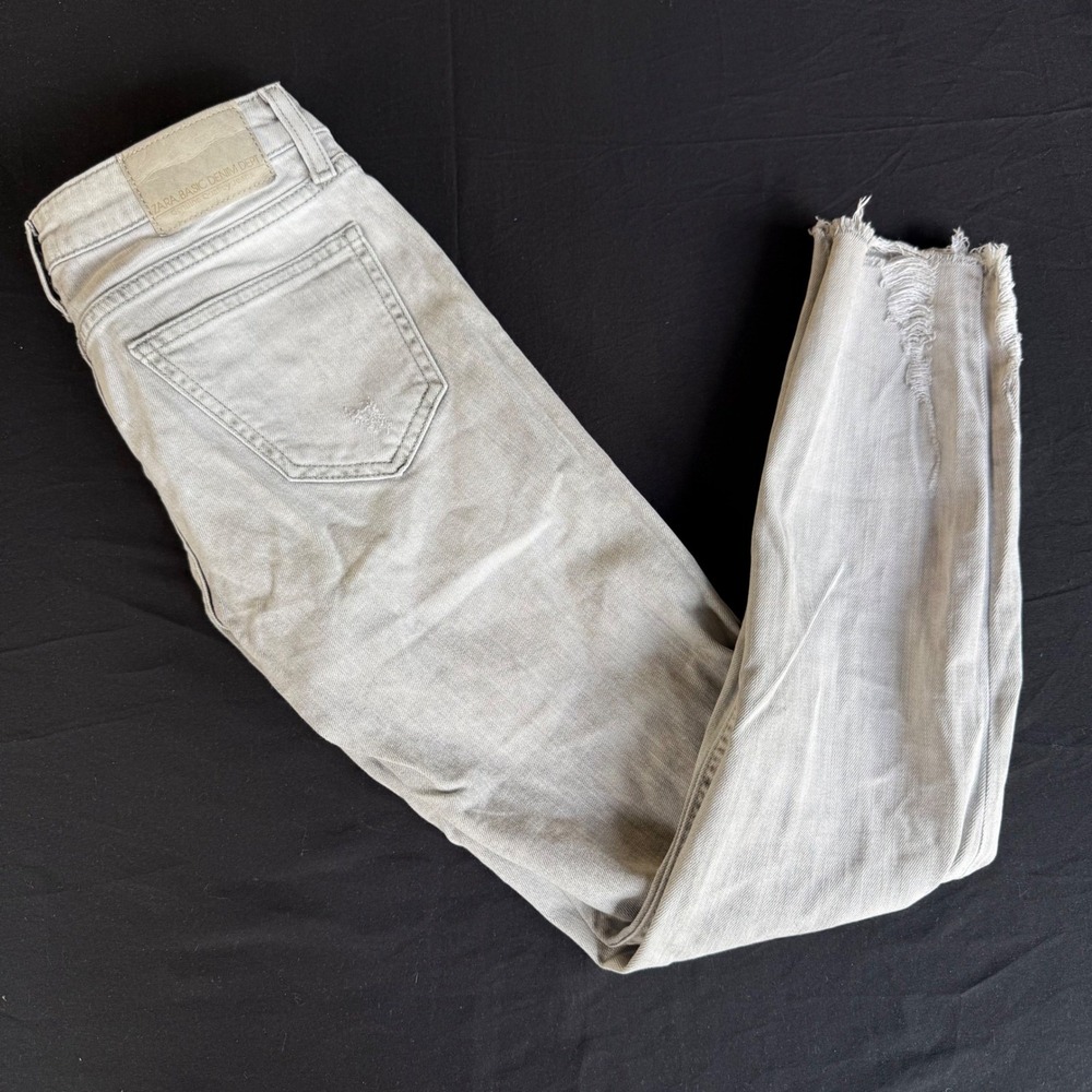 Zara Z1975 Light Grey Distressed Skinny Jeans Raw Hem‎ Mid Rise Womens Size 28